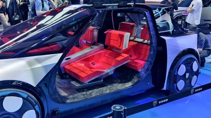 Dongfeng Peugeot and Dongfeng Citro&euml;n Concept 2 &mdash; Interior