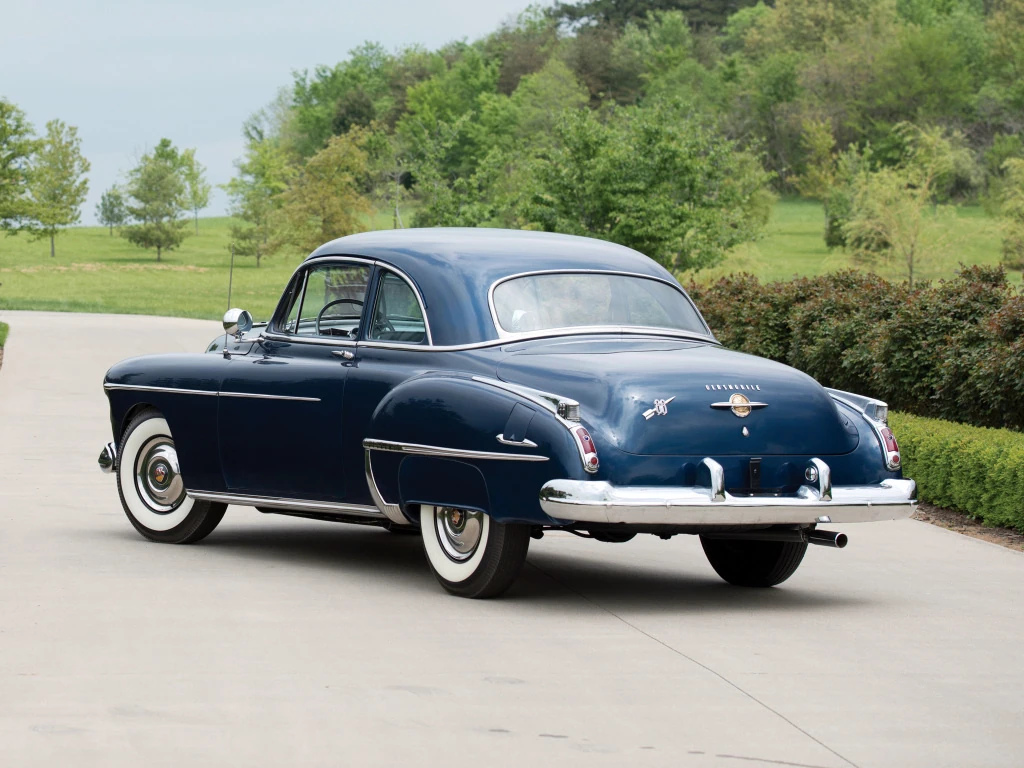 The 88 featured a classic body-on-frame construction with front independent suspension, a rear live axle on leaf springs, and drum brakes.