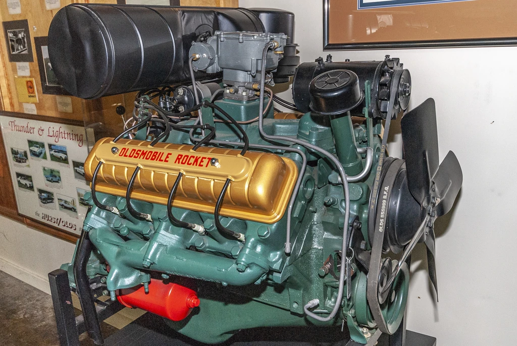 Oldsmobile Rocket V8 303 5L