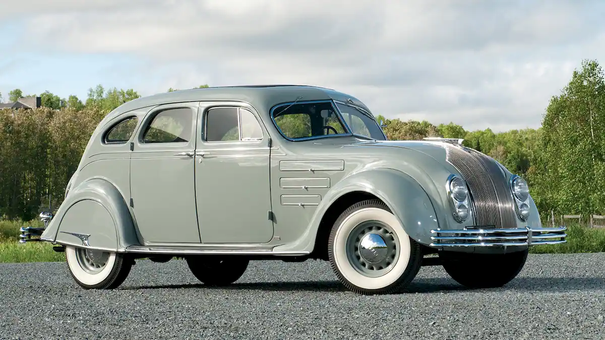 The production Airflow had a drag coefficient of 0.49. For comparison, standard angular cars of the time had a coefficient of 0.65&ndash;0.70