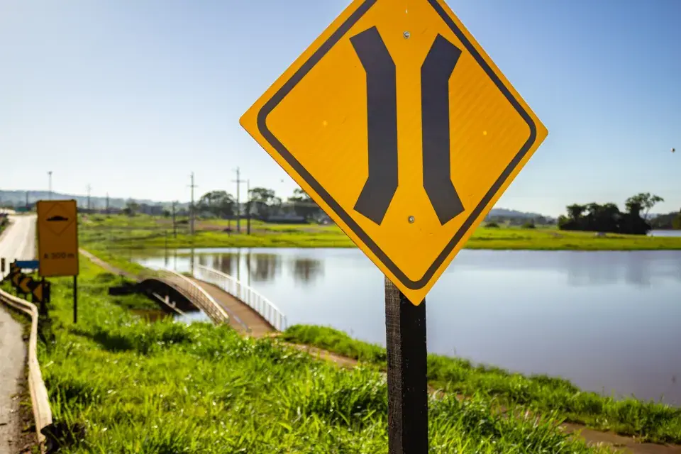 The narrow bridge symbol could indicate that only one driver is allowed to pass at a time