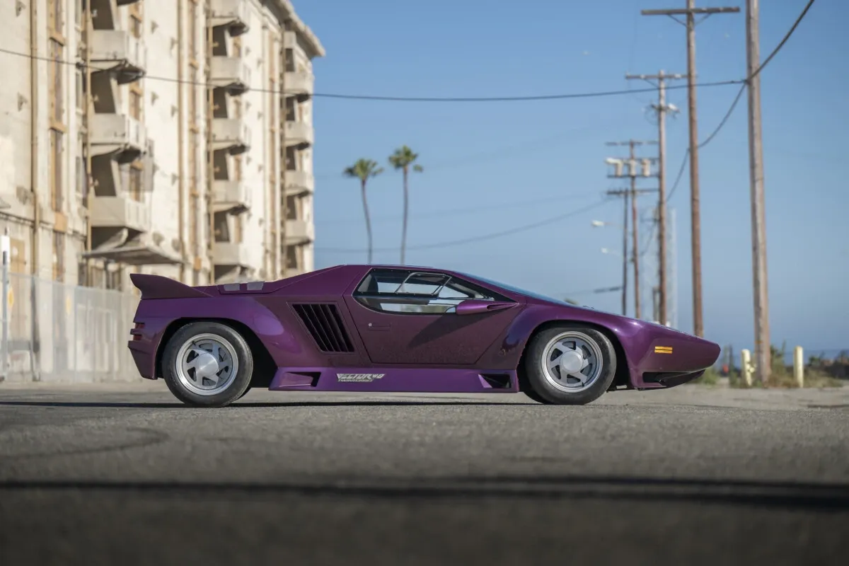 The exterior inspiration came from the Alfa Romeo Carabo concept career.